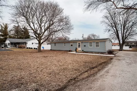 803 Sheridan St, Chenoa, IL 61726