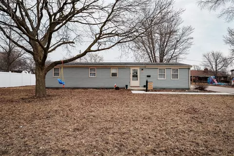 803 Sheridan St, Chenoa, IL 61726 photo 2
