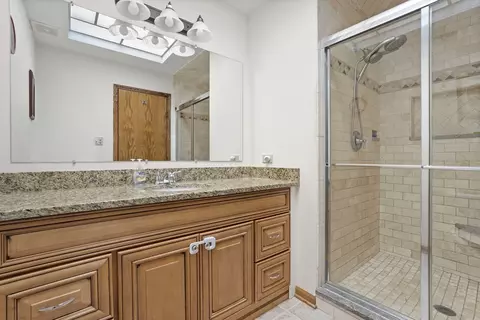 Bath - 801 Donoho Ave, Beecher, IL 60401 photo 3 of 3