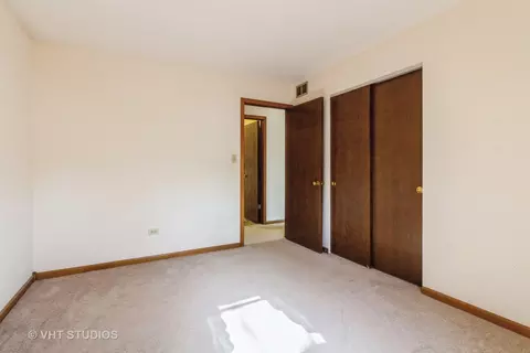 Bedroom - 1321 Devonshire Dr, Joliet, IL 60435 photo 1 of 3