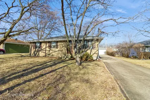 1321 Devonshire Dr, Joliet, IL 60435