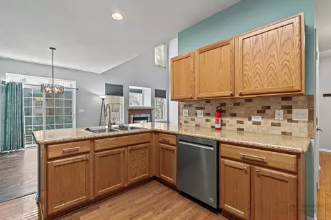 Kitchen - 3 Shade Tree Ct #3, Algonquin, IL 60102 photo 2 of 3