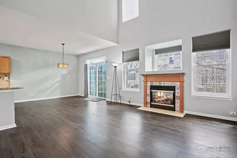 Living - 3 Shade Tree Ct #3, Algonquin, IL 60102 photo 1 of 3