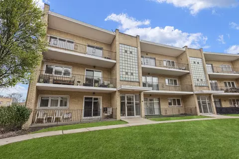 10336 S Pulaski Rd #301, Oak Lawn, IL 60453