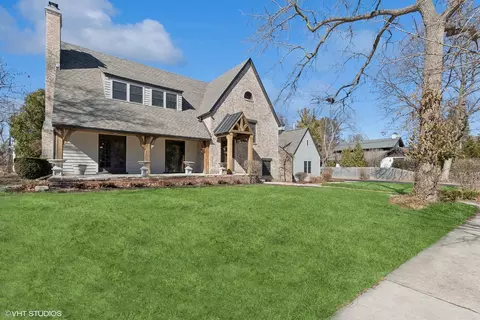 200 Oak Ter, Lake Bluff, IL 60044