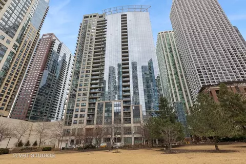 201 N Westshore Dr #1301, Chicago, IL 60601