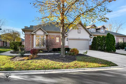 47 Shadow Creek Cir, Palos Heights, IL 60463