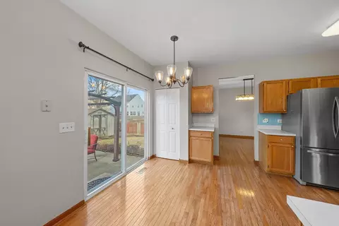 2044 Grovetown Dr, Bartlett, IL 60103 photo 7
