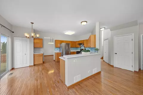 2044 Grovetown Dr, Bartlett, IL 60103 photo 6