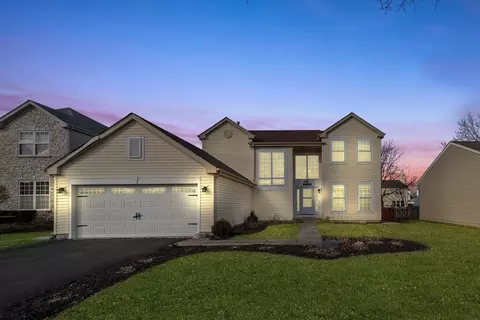 2044 Grovetown Dr, Bartlett, IL 60103 photo 2