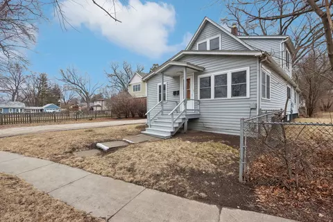 107 N River Rd, Fox River Grove, IL 60021