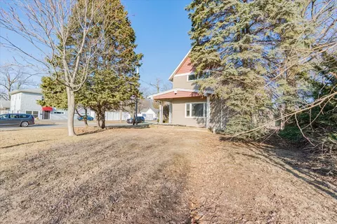Exterior - 302 S Linden St, Normal, IL 61761 photo 3 of 7
