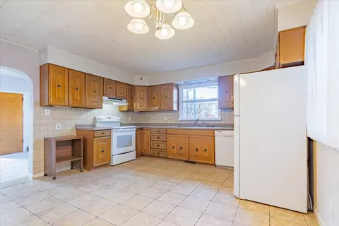 Kitchen - 302 S Linden St, Normal, IL 61761 photo 2 of 3