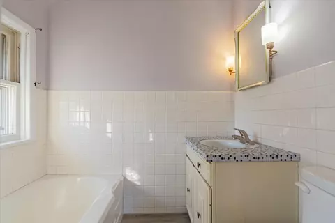 Bath - 302 S Linden St, Normal, IL 61761 photo 2 of 2