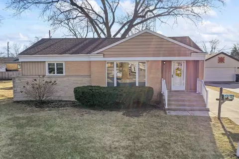 675 E Clarendon Ct, Arlington Heights, IL 60004