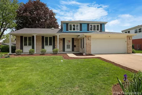 2349 Greenwood Rd, Glenview, IL 60026