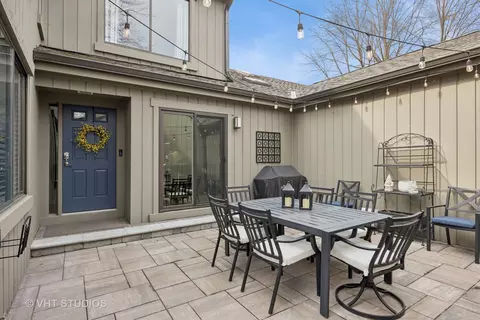 446 Shoreline Rd, Lake Barrington, IL 60010