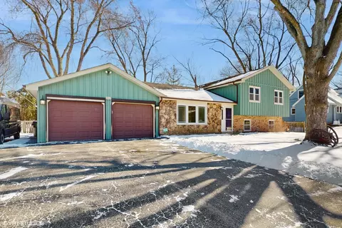 1907 N Fernandez Ave, Arlington Heights, IL 60004