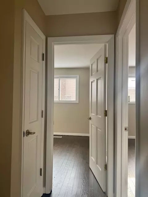 Entry Way - 1963 Nottingham Ln, Wheaton, IL 60189 photo 4 of 6