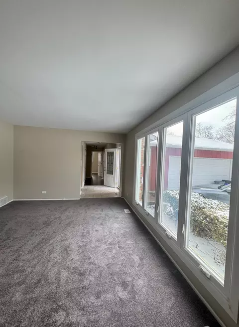 Living - 1963 Nottingham Ln, Wheaton, IL 60189 photo 2 of 4