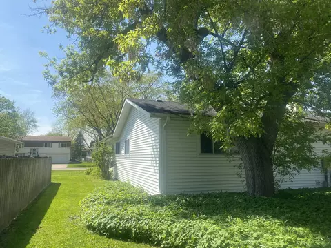 Exterior - 1963 Nottingham Ln, Wheaton, IL 60189 photo 2 of 4