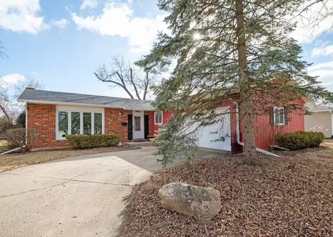 1963 Nottingham Ln, Wheaton, IL 60189