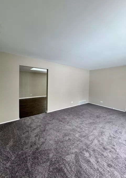 Living - 1963 Nottingham Ln, Wheaton, IL 60189 photo 3 of 4
