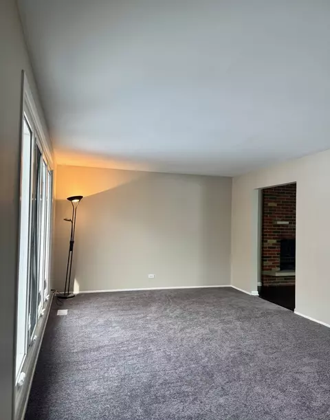 Living - 1963 Nottingham Ln, Wheaton, IL 60189 photo 4 of 4