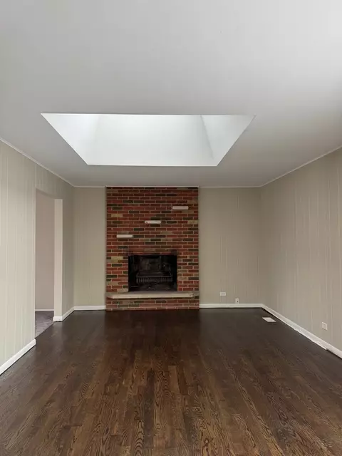 Living - 1963 Nottingham Ln, Wheaton, IL 60189 photo 1 of 4