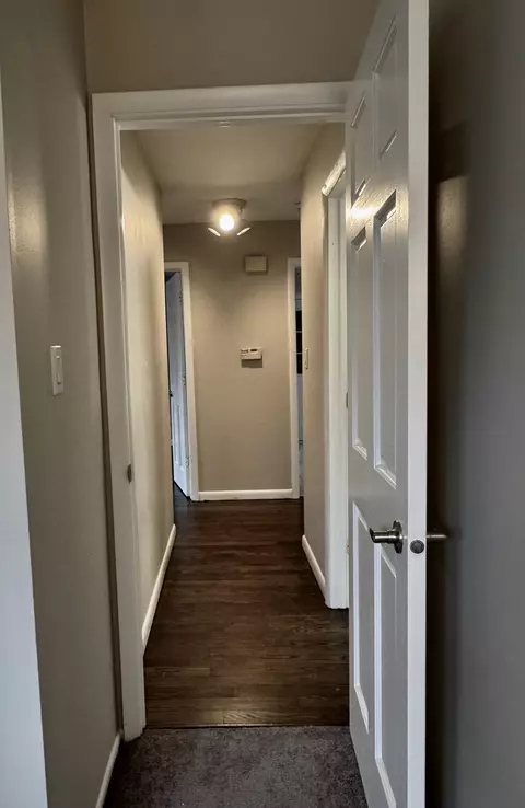 Entry Way - 1963 Nottingham Ln, Wheaton, IL 60189 photo 5 of 6
