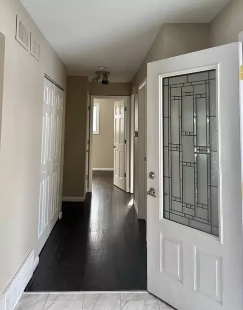 Entry Way - 1963 Nottingham Ln, Wheaton, IL 60189 photo 1 of 6