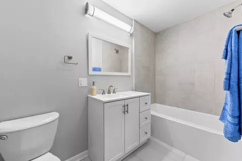 Bath - 1456 Speechley Blvd, Berkeley, IL 60163 photo 1 of 1