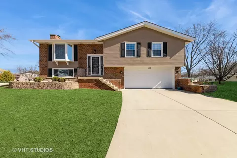 115 Carlton Ct, Schaumburg, IL 60193