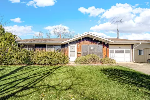 506 Robinhood Dr, Streamwood, IL 60107