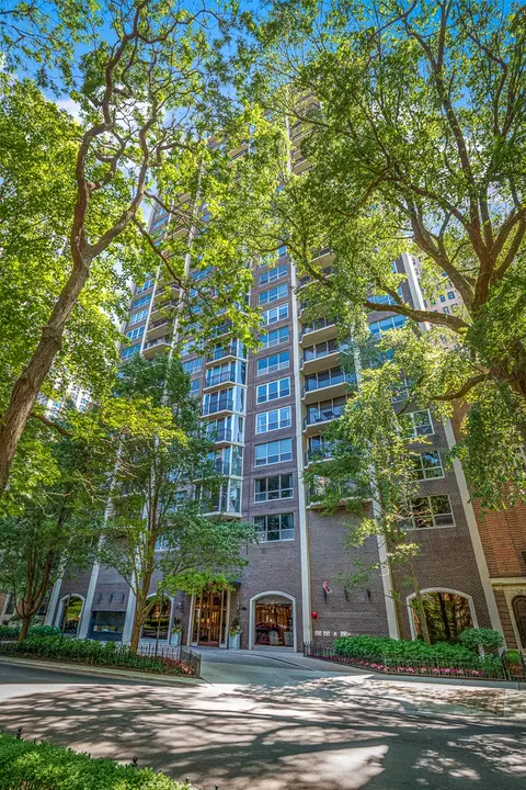 1515 N Astor St #12B, Chicago, IL 60610