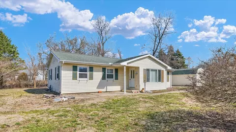 210 S Vermilion St, Indianola, IL 61850