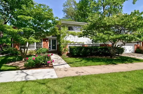 739 Echo Ln, Glenview, IL 60025