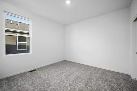 Bedroom - 980 Eineke Blvd, Algonquin, IL 60102 photo 1 of 2