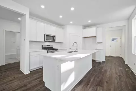 Kitchen - 980 Eineke Blvd, Algonquin, IL 60102 photo 2 of 4