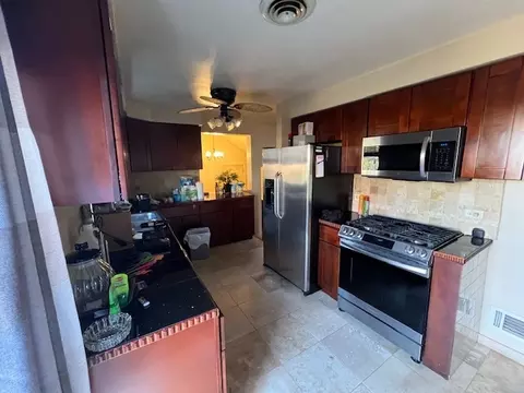 Kitchen - 1714 E Lincoln Ave, Des Plaines, IL 60018 photo 1 of 2