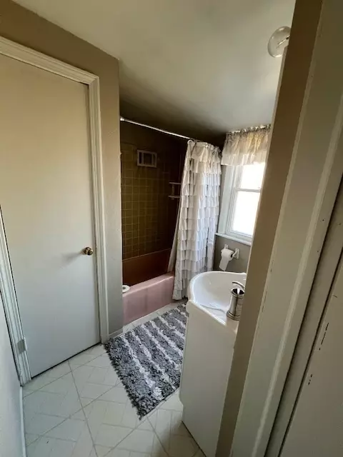 Bath - 1714 E Lincoln Ave, Des Plaines, IL 60018 photo 1 of 2