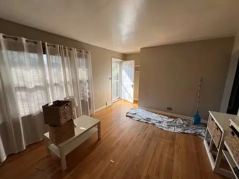 Living - 1714 E Lincoln Ave, Des Plaines, IL 60018 photo 2 of 2