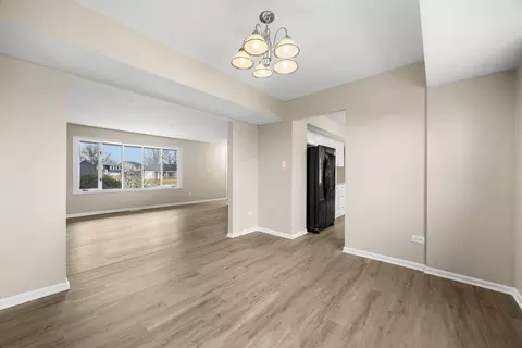1060 Dover Ln, Aurora, IL 60504 photo 9