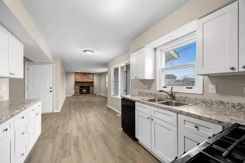1060 Dover Ln, Aurora, IL 60504 photo 14