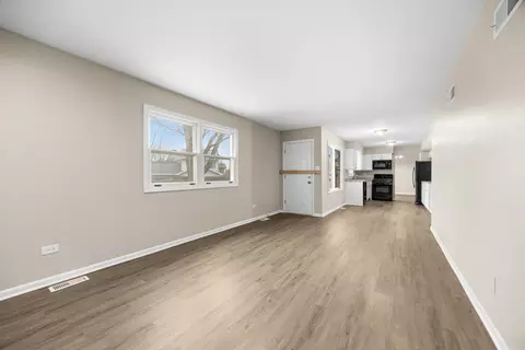 1060 Dover Ln, Aurora, IL 60504 photo 17