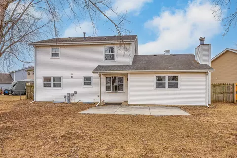 1060 Dover Ln, Aurora, IL 60504 photo 3