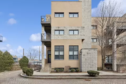 2144 W Schiller St #A, Chicago, IL 60622