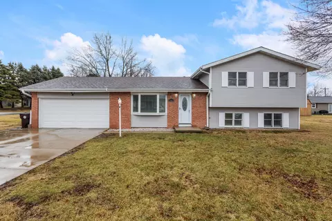 702 W Olive St, Farmer City, IL 61842