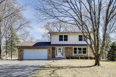 2220 Hanlon Rd, Green Oaks, IL 60048