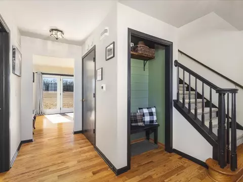 Entry Way - 91141 Melugins, Compton, IL 61318 photo 1 of 6